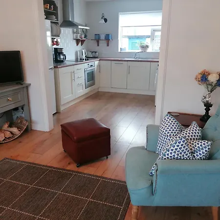 3 Bedroom House * קאסלבר